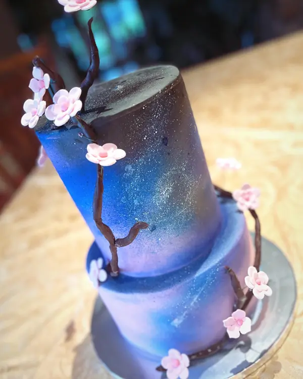 Specialty cake, blue